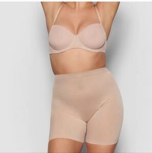 SKIMS Sheer Scult Low Back Short - Clay